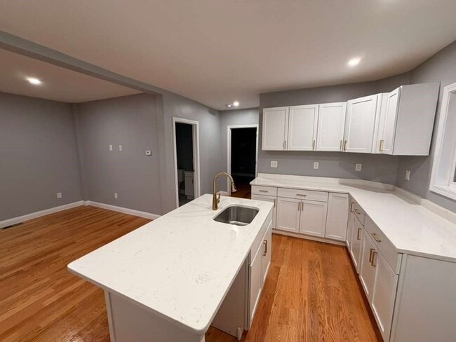 Building Photo - 63 Essex St Unit 1