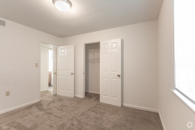 3BR,1BA,-1250SF,Garden