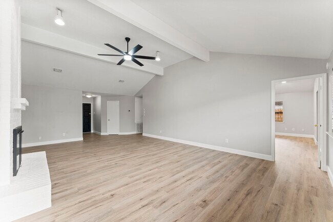 Photo - 1111 Tanglewild Ln