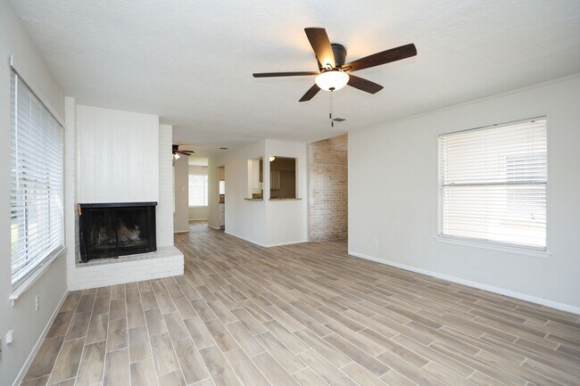 Photo - 22318 Fincastle Dr