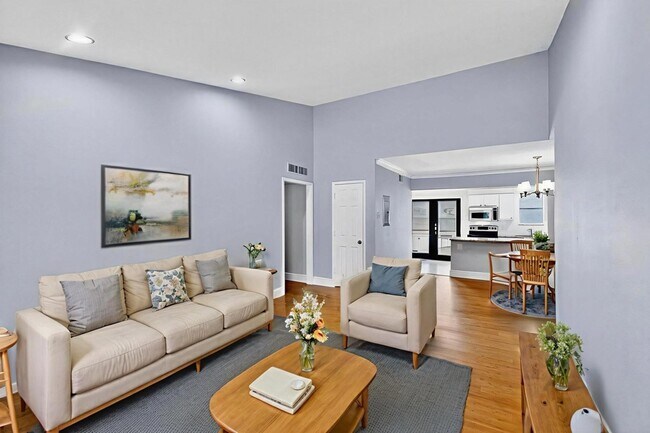 Building Photo - 7736 Meadow Rd Unit 203