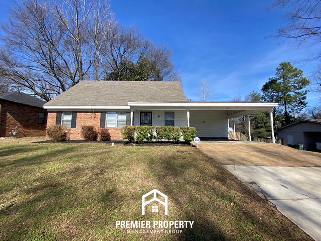 Building Photo - Spacious 4BR/2BA Home w/ Hardwood Floors & Fenced Yard in Memphis