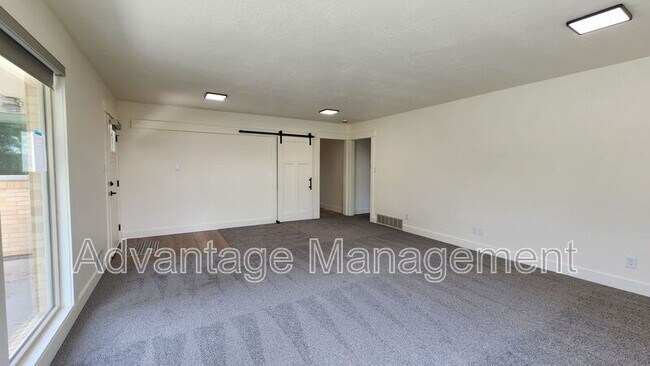 Photo - 167 W Center Unit Earnshaw- B