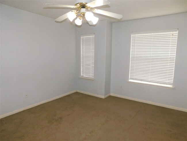 Building Photo - 2710 Grants Lake Blvd Unit K1