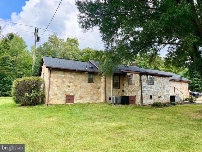 Photo - 5865 Websters Way