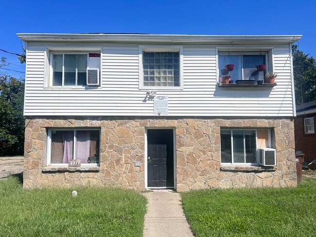 738 Adams St Unit 2
