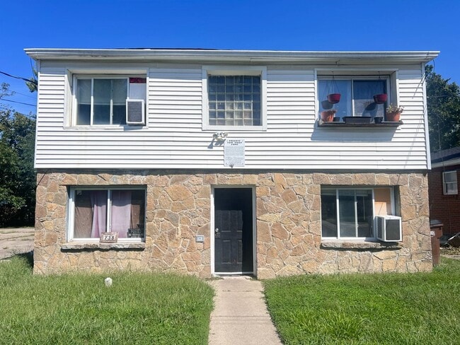 Photo - 738 Adams St Unit 2