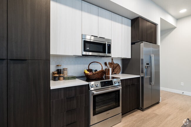 1BR, 1BA - 861SF - Kitchen 1