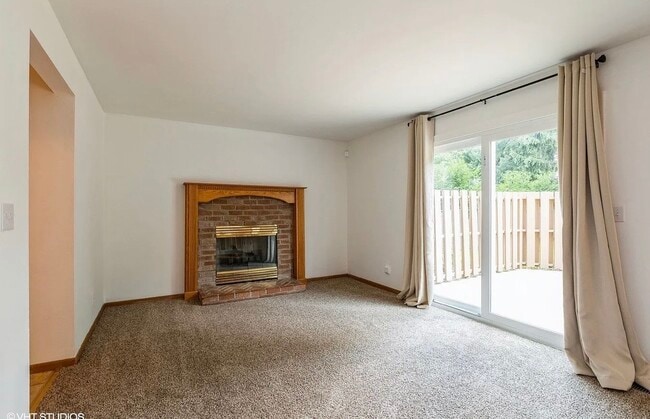 Photo - 664 Regent Dr