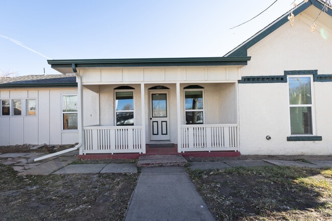 Photo - 105 E 2nd St