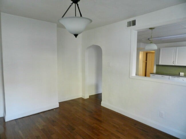Photo - *** South Side Flats * 3 Bedroom House * Fully Renovated * With Fenced In Yard * Walk to E. Carso...