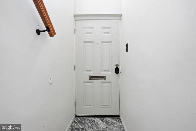 Building Photo - 3750 Clarendon Ave Unit 44