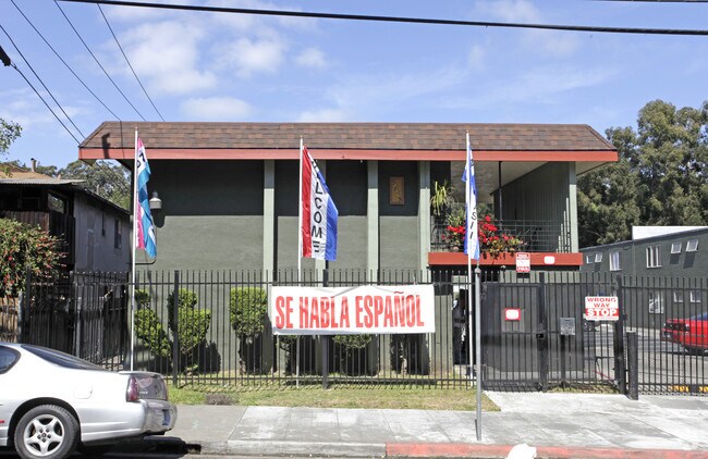 Photo - Windsor Court Apartments