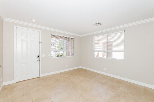 Photo - 486 Kirkstone Way