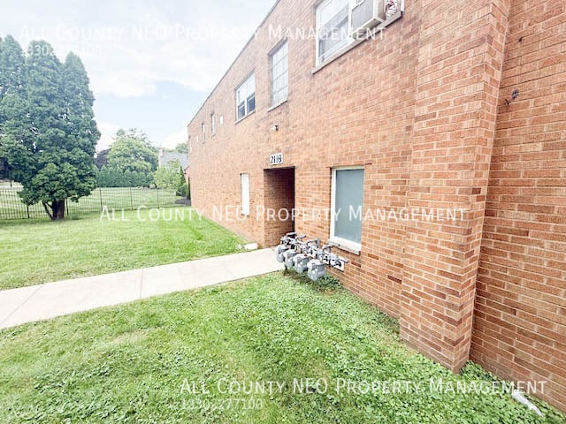 Building Photo - 2116 Market Ave N Unit 4 Rental
