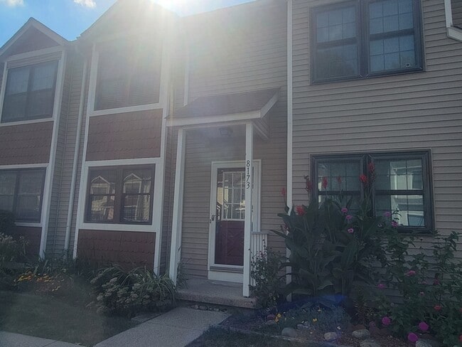 Building Photo - 8173 Newark Ave Unit 1