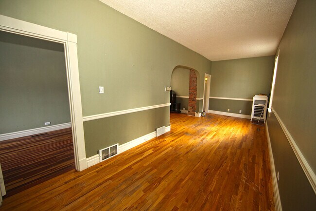 Photo - Cozy Character Home near SAIT - 2 bedroom ...