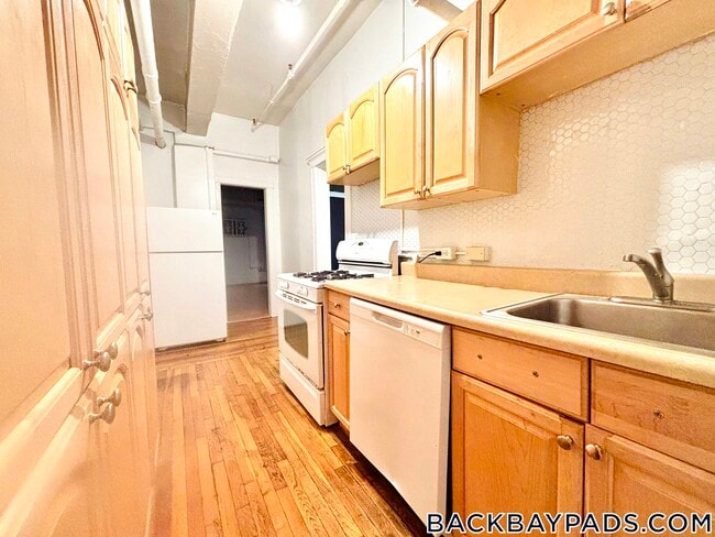 Building Photo - 6 Marlborough St Rental