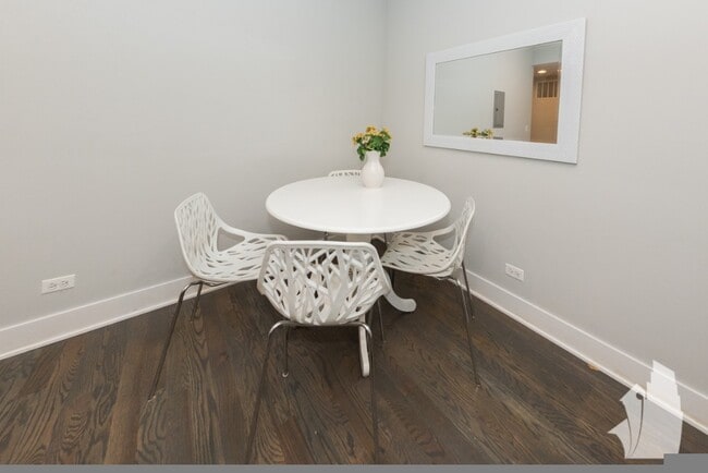 Photo - 2626 N Rockwell St Unit 2