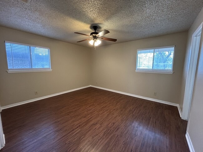 Photo - 1805 Broadmoor Dr