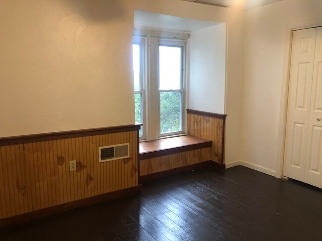 Photo - 1708 Leister St