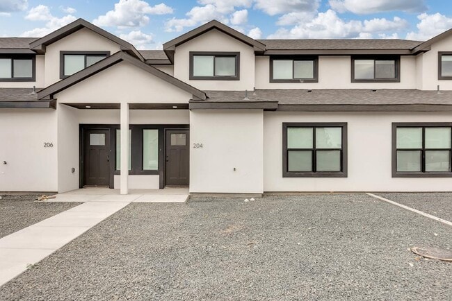 Building Photo - 204 Old Course Rd