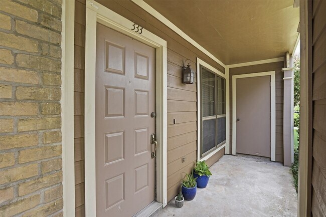 Photo - 1860 White Oak Dr Unit 333