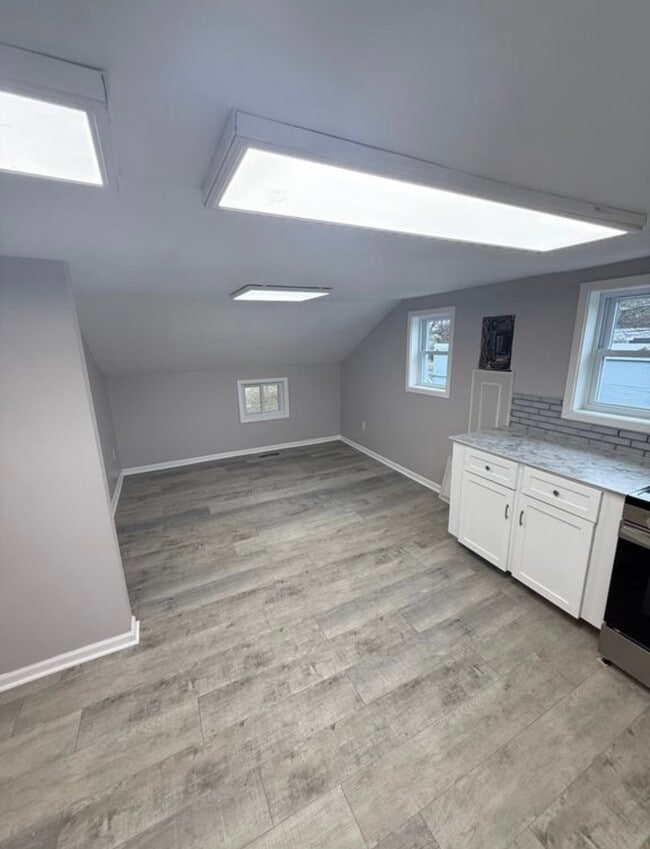 Photo - 9142 Main St