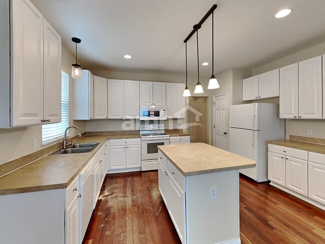 Photo - 7181 Normanton Dr