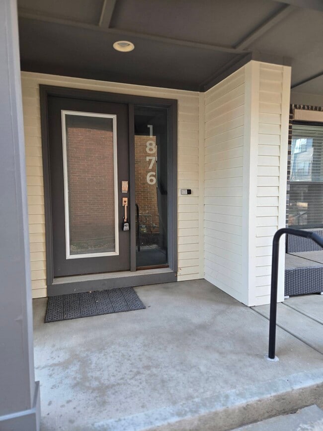 Photo - 1876 McQuat Pl