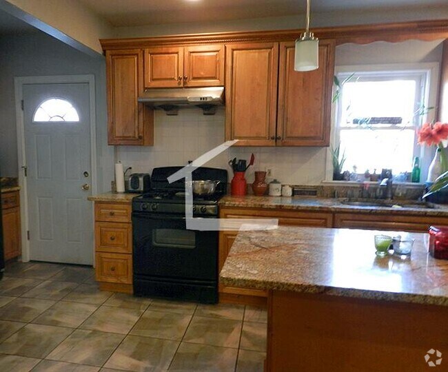Building Photo - 35 Long Ave Unit 2 Rental