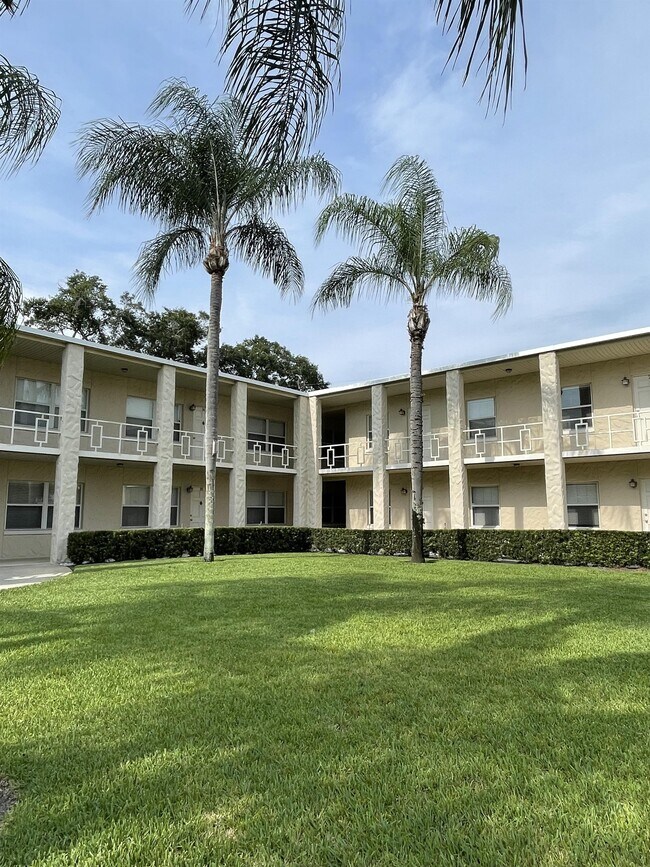 Photo - 225 E New Hampshire St