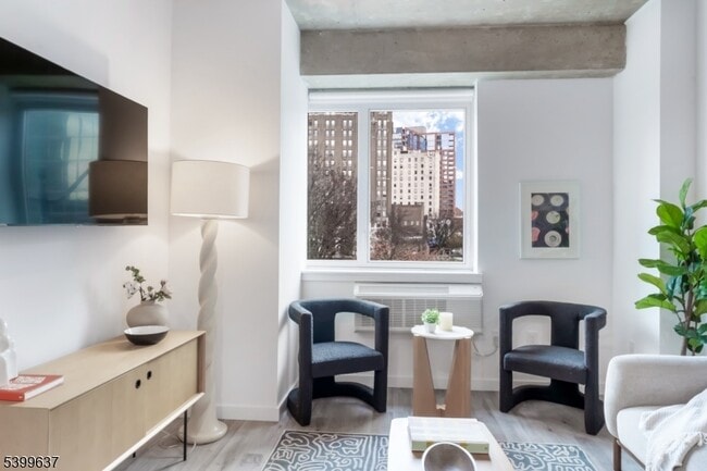 Photo - 10 Commerce Ct Unit 7H