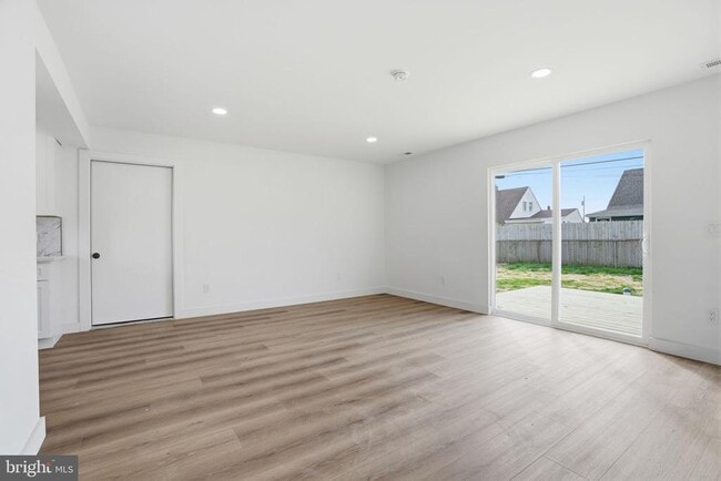 Photo - 20 Redbrook Ln