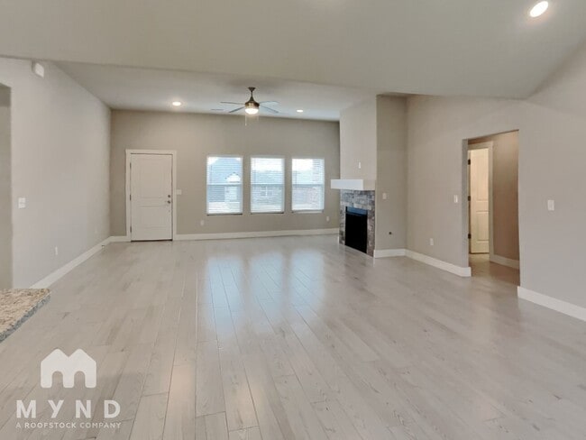 Photo - 801 W Jillian St