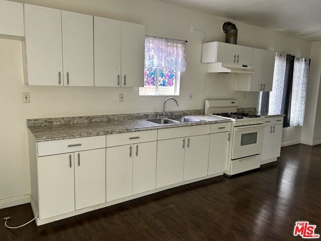 Building Photo - 1240 Arapahoe St Unit D