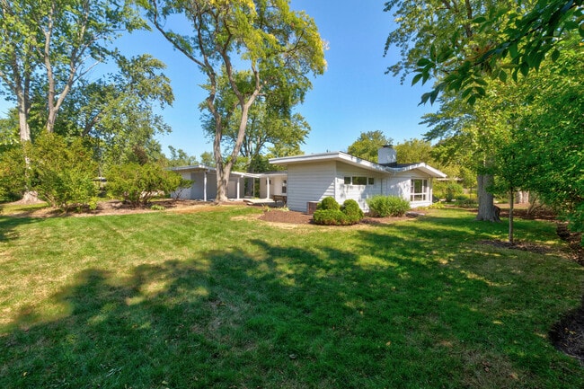 Photo - 334 Russet Ln