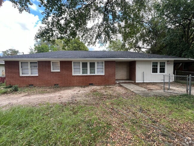 Building Photo - Charming 3-Bedroom Home in Serene Neighbor...