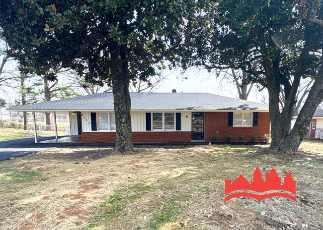 Building Photo - 4760 Woodridge Dr