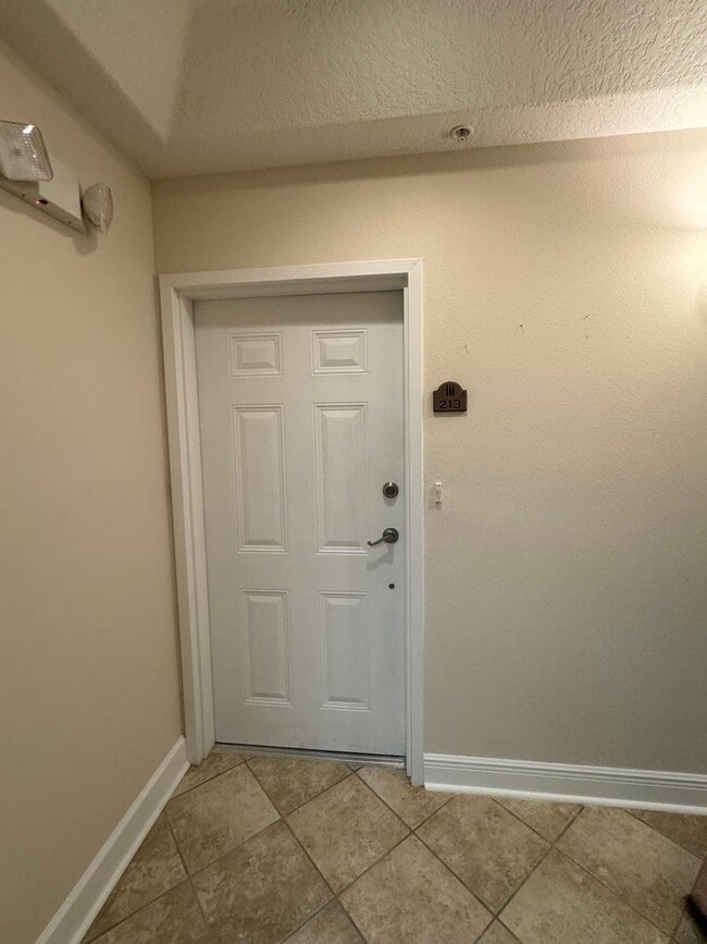 Photo - CONDO LOCATE IN GATED COMMUNITY  IN DR. PH...