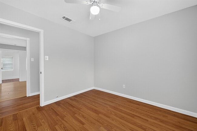 Photo - 6741 Feldspar St