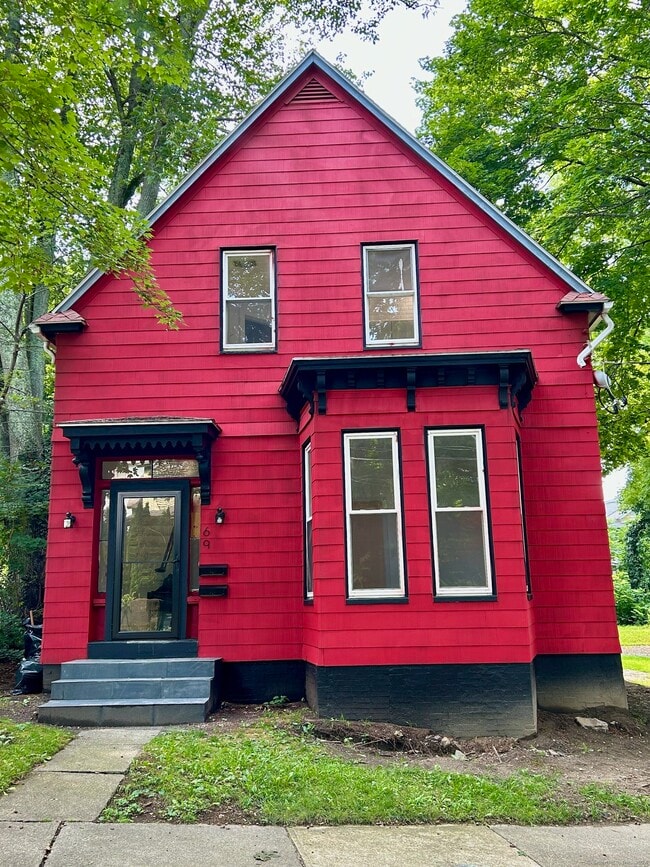 Building Photo - 69 Summit St Rental