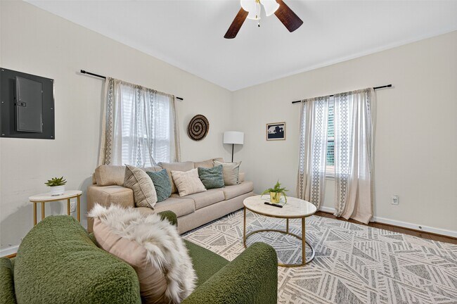 Photo - 2212 Rosewood St