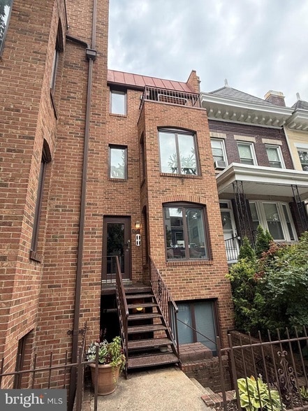 Building Photo - 1753 Swann St NW Unit 2