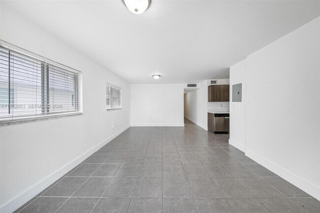 Photo - 740 81st St Unidad 2