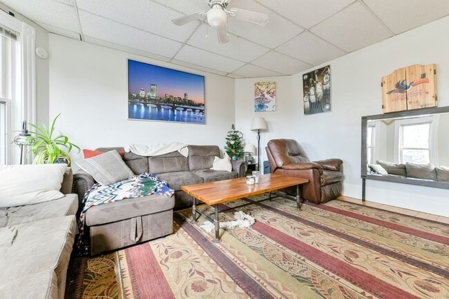 Photo - 748 E 3rd St Unidad 2