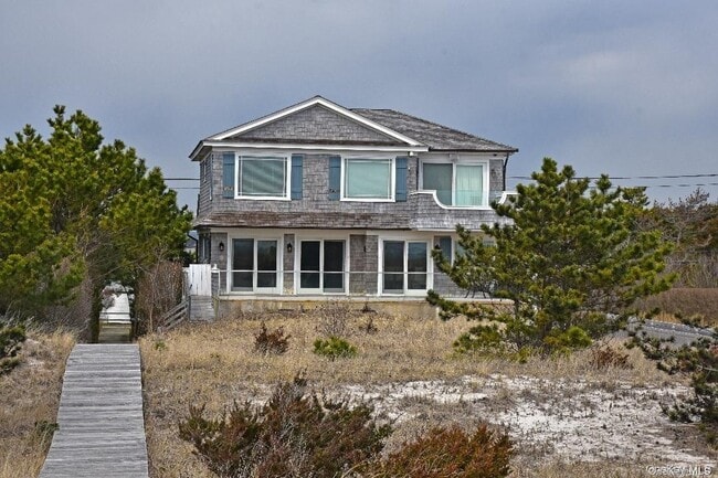 493 Dune Rd