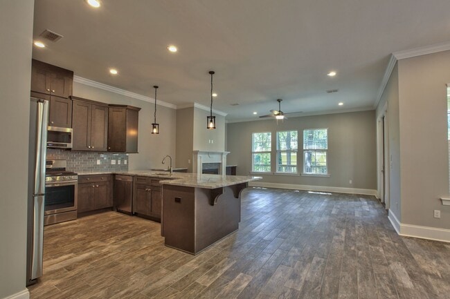 Photo - Unbelievable 3 Bedroom 3 Bathroom Upscale ...