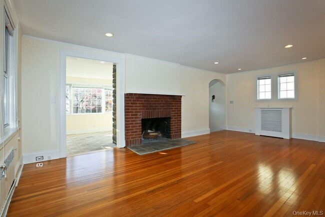 Photo - 215 Maple Ave