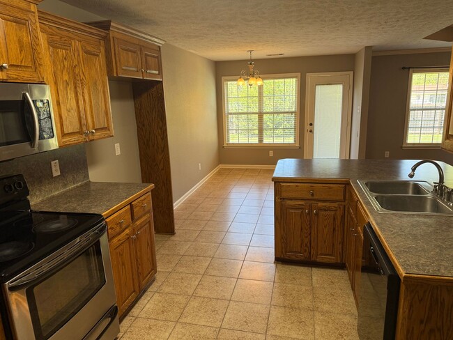 Photo - 2403 Lancashire Ln